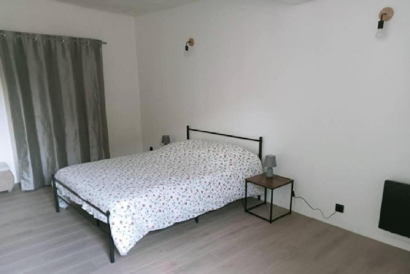 Au Doux Clocher Pieusse Exterior foto
