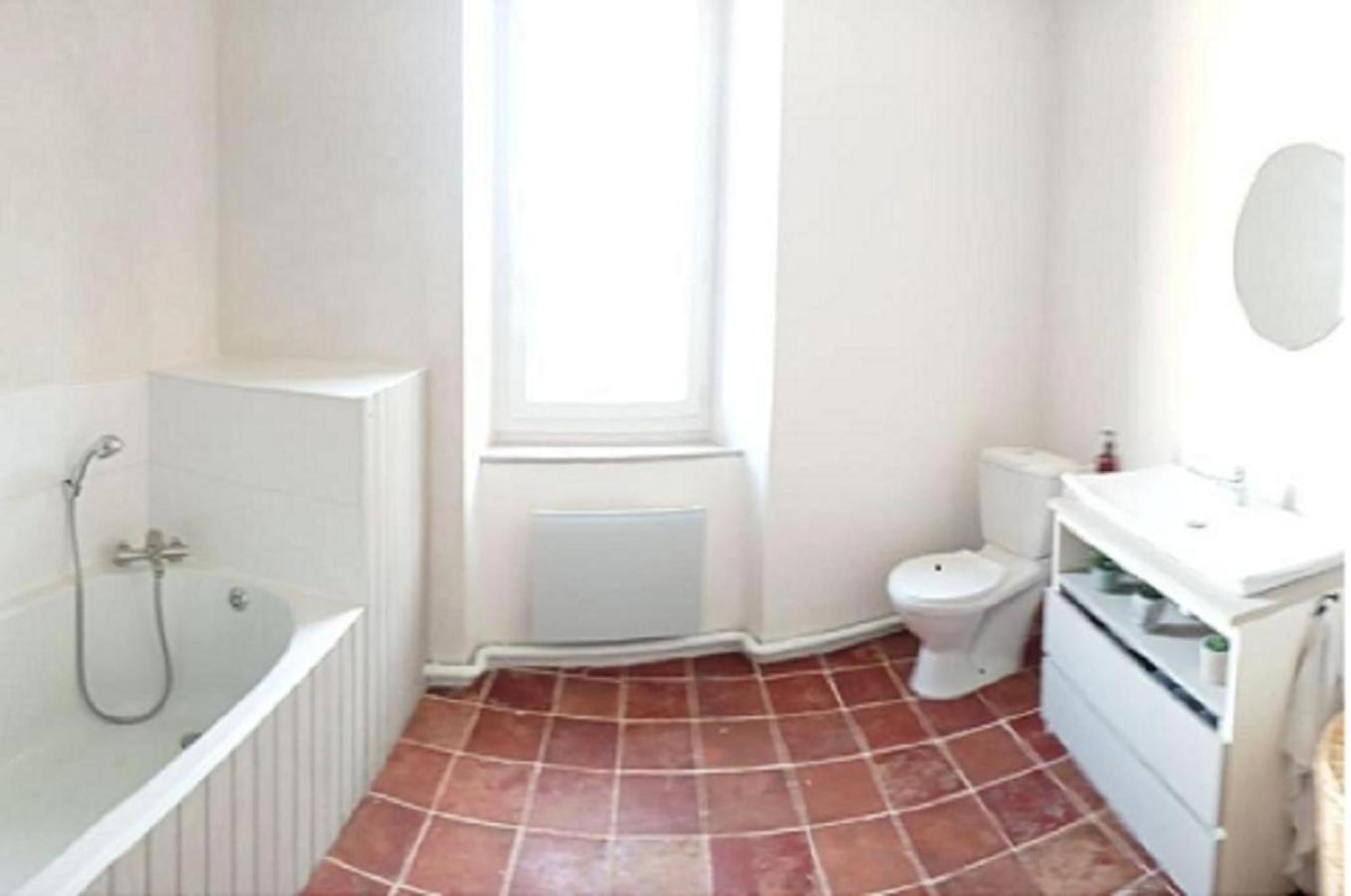 Au Doux Clocher Pieusse Exterior foto